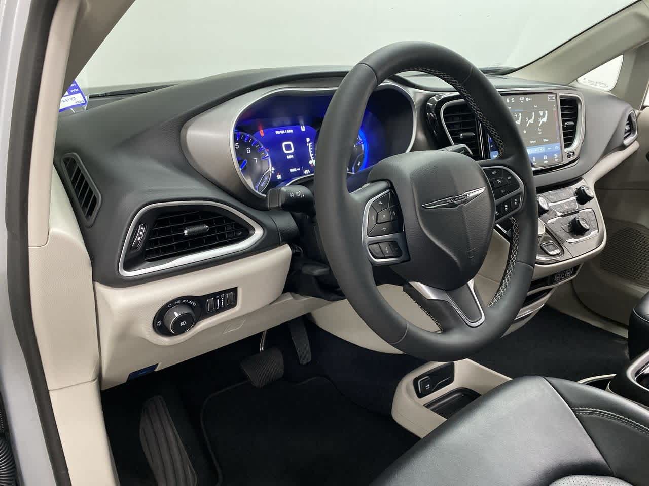 Thumbnail: 2024 Chrysler Pacifica - 2