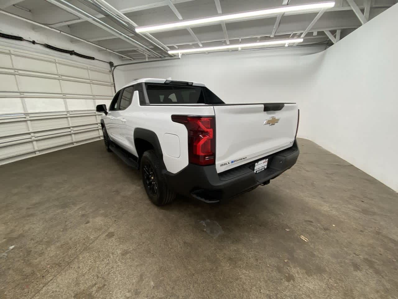 Thumbnail: 2024 Chevrolet Silverado EV - 4