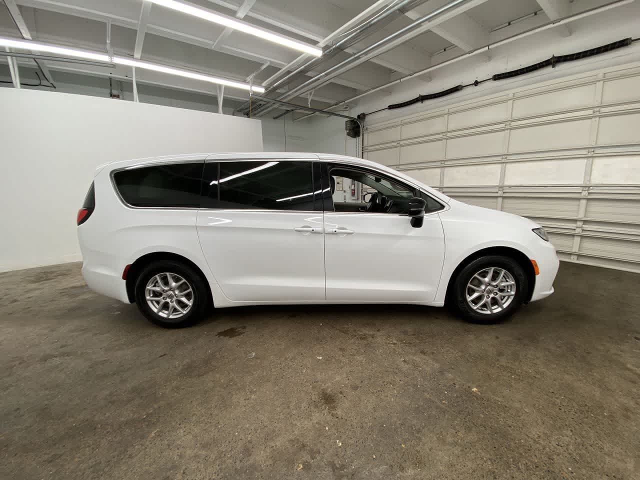 Thumbnail: 2024 Chrysler Pacifica - 7