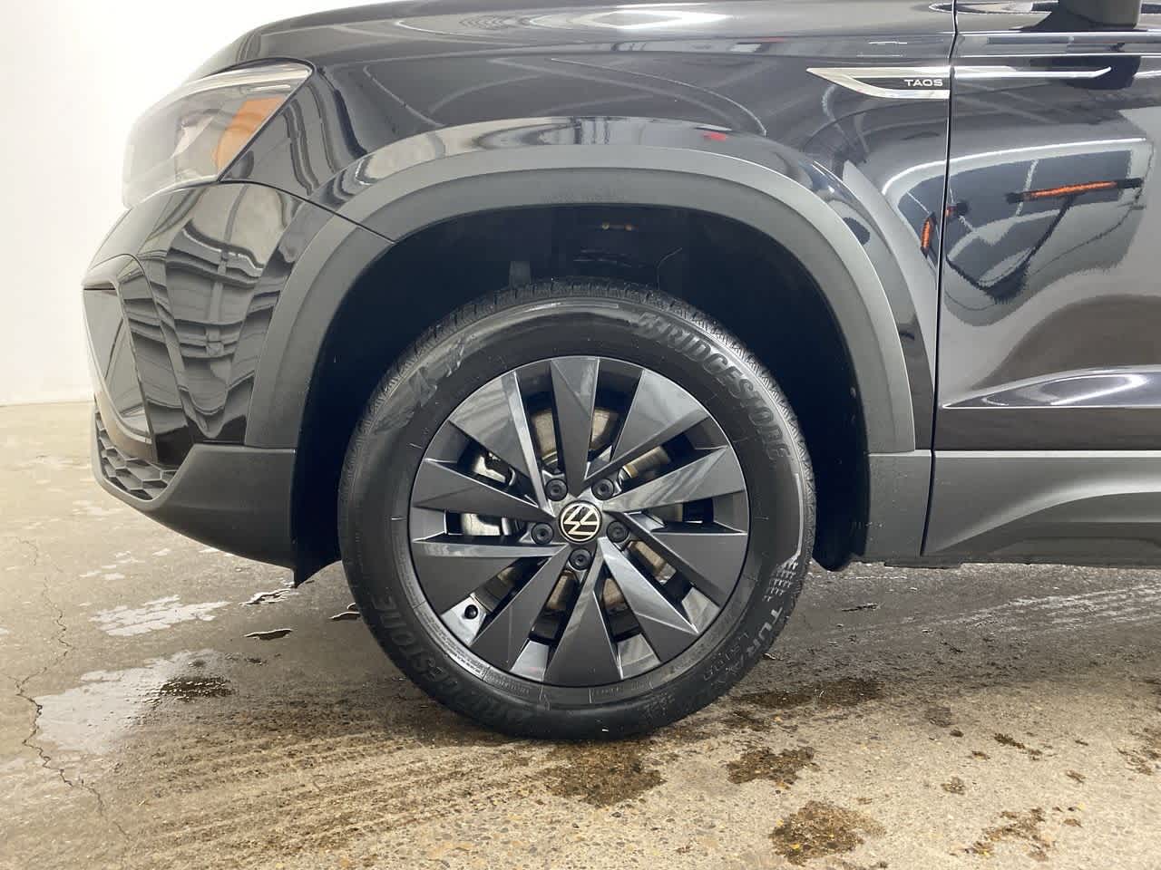 Thumbnail: 2022 Volkswagen Taos - 10
