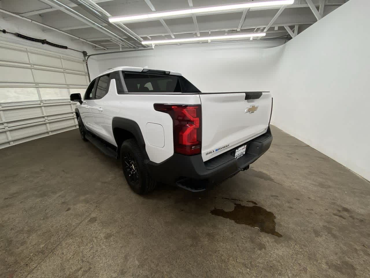 Thumbnail: 2024 Chevrolet Silverado EV - 4