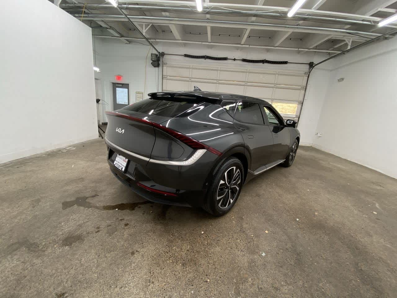 Thumbnail: 2022 Kia EV6 - 6