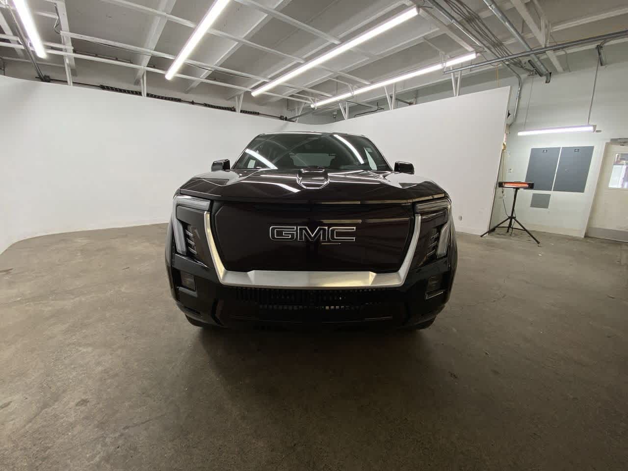 Thumbnail: 2025 GMC Sierra EV - 9