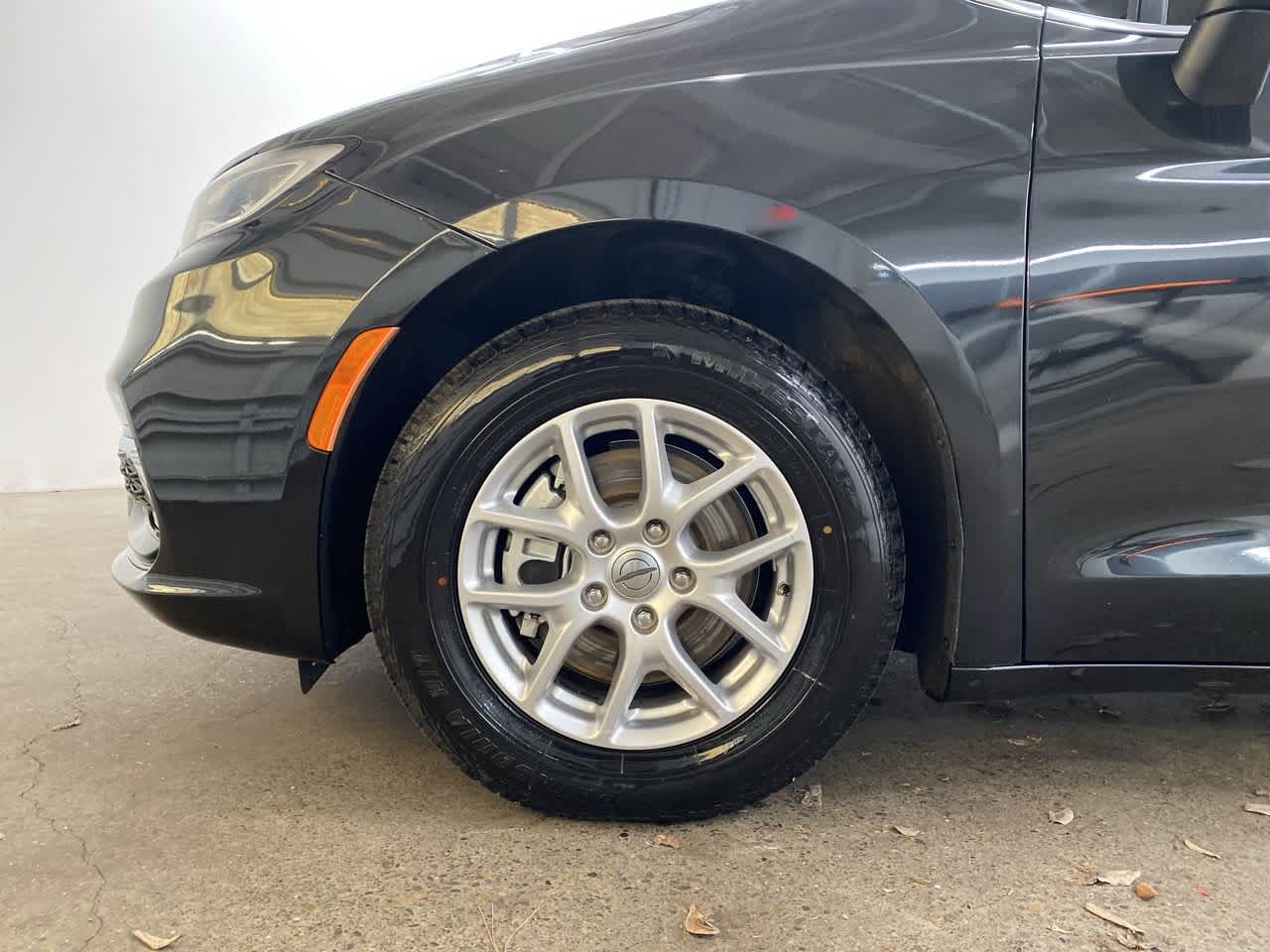 Thumbnail: 2023 Chrysler Pacifica - 11