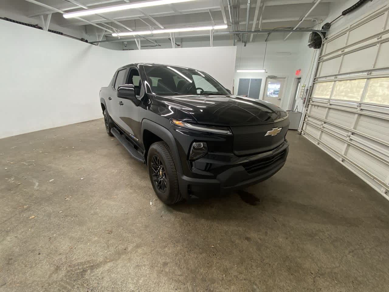 Thumbnail: 2024 Chevrolet Silverado EV - 8