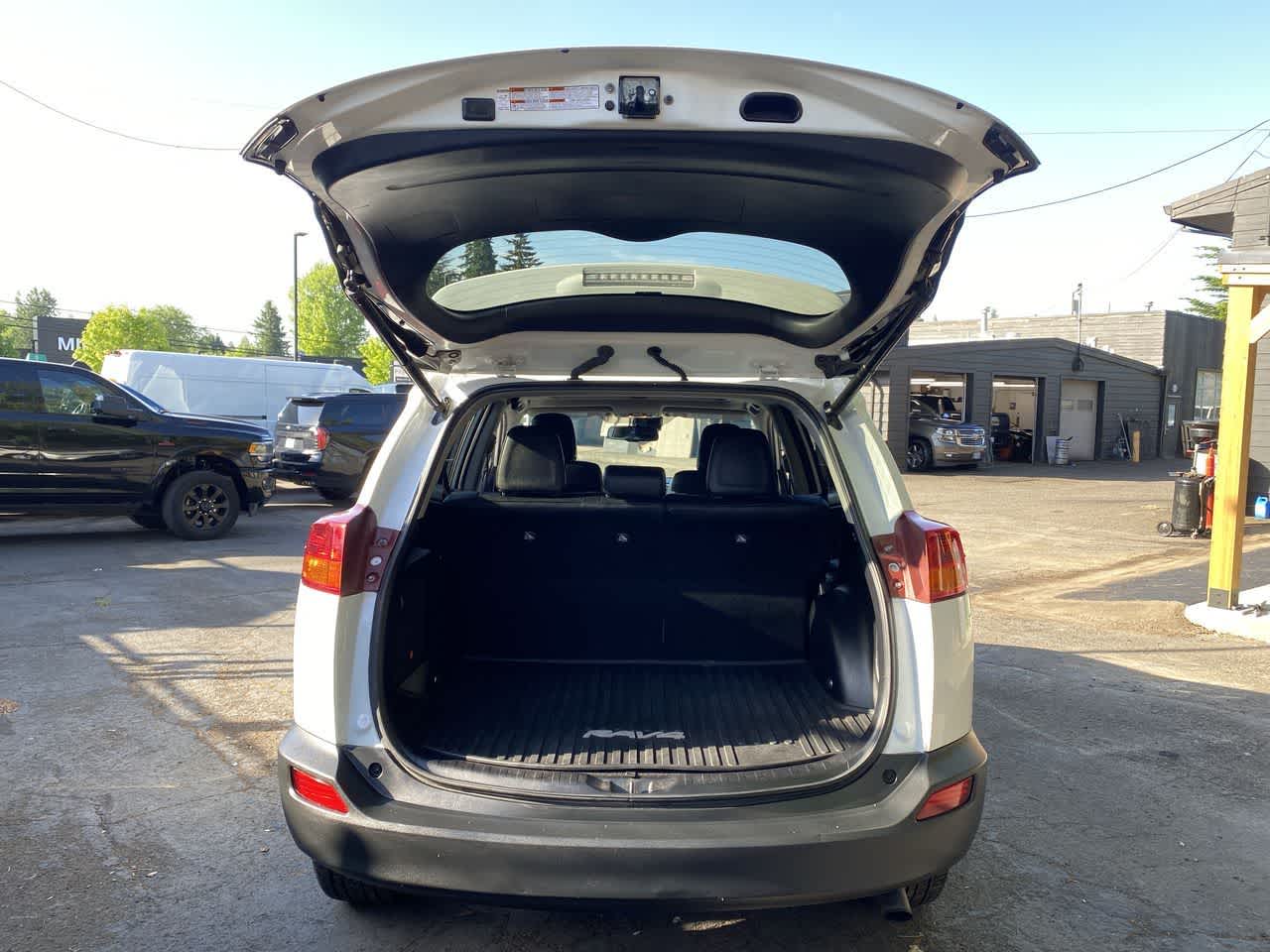 Thumbnail: 2014 Toyota RAV4 - 29