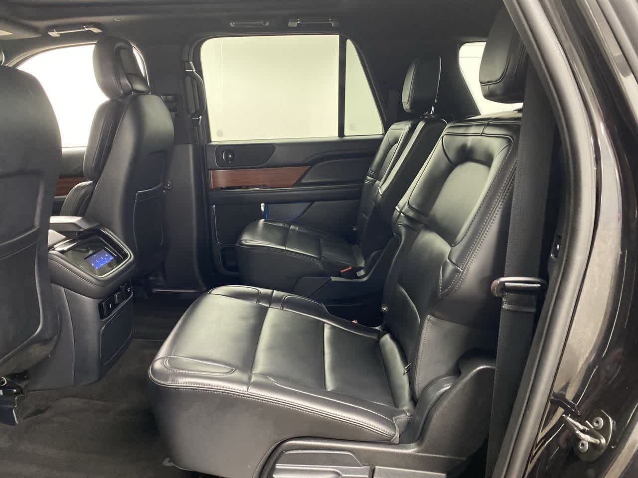 Thumbnail: 2024 Lincoln Navigator L - 16