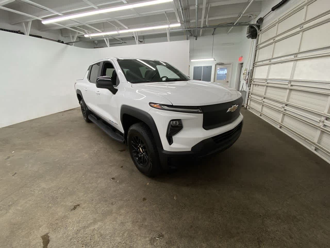 Thumbnail: 2024 Chevrolet Silverado EV - 8