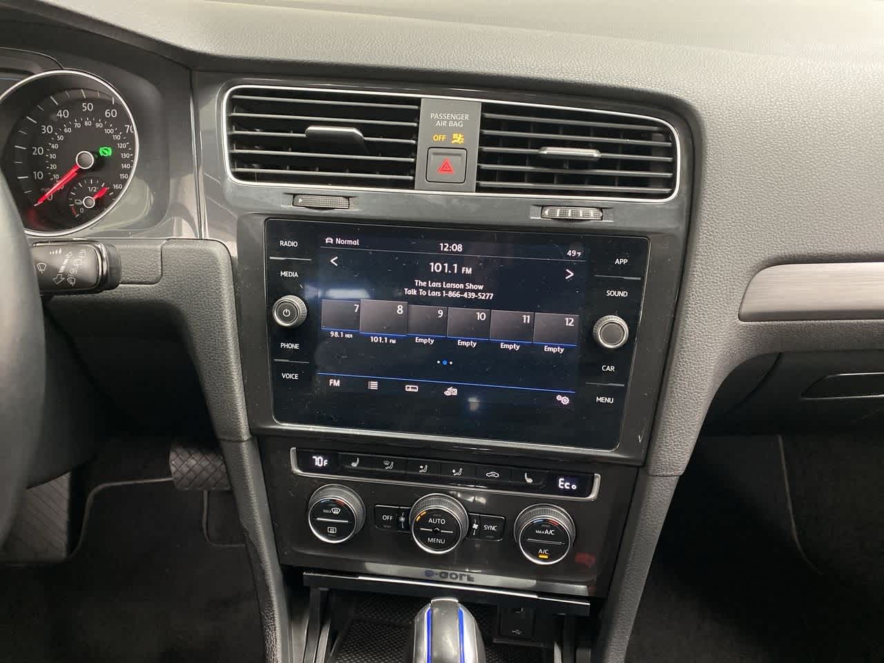 Thumbnail: 2019 Volkswagen e-Golf - 25