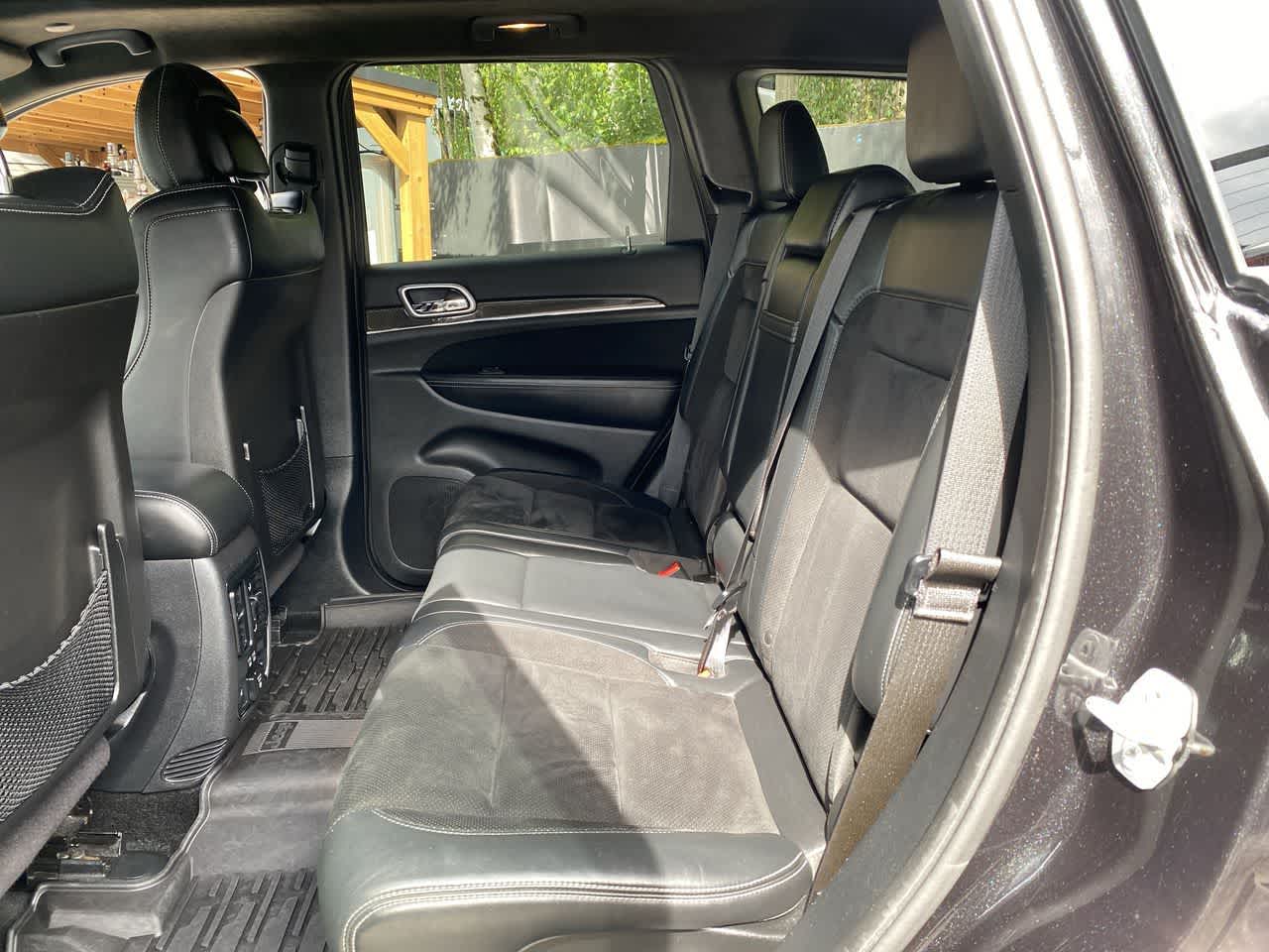 Thumbnail: 2015 Jeep Grand Cherokee - 17