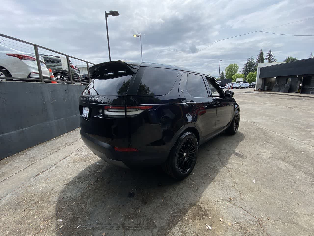 Thumbnail: 2019 Land Rover Discovery - 6
