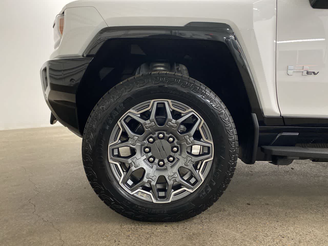 Thumbnail: 2024 GMC Hummer EV - 11