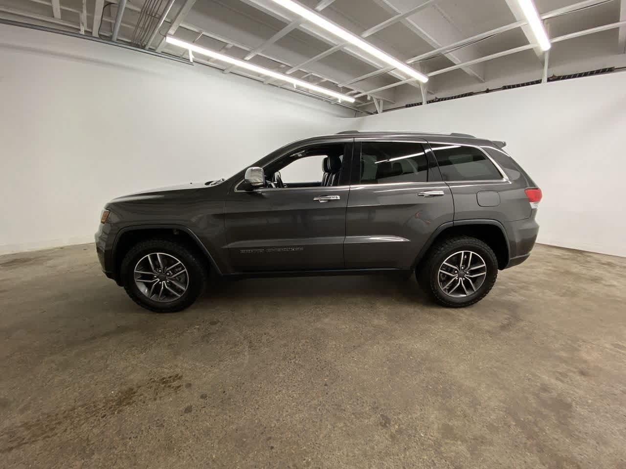 Thumbnail: 2019 Jeep Grand Cherokee - 3
