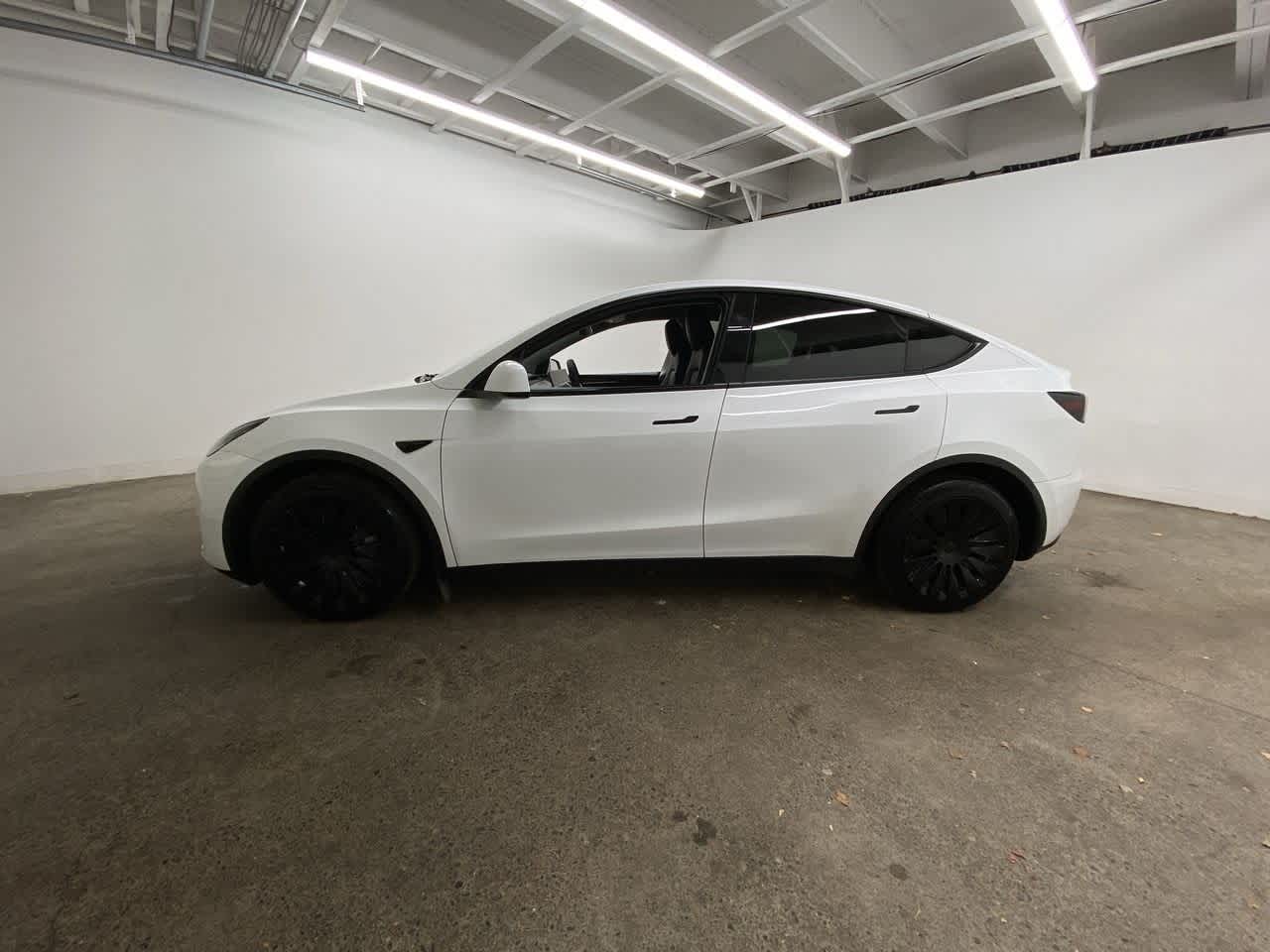 Thumbnail: 2023 Tesla Model Y - 3