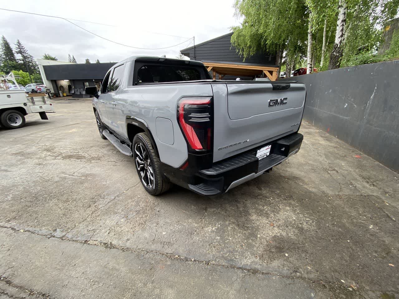 Thumbnail: 2025 GMC Sierra EV - 4