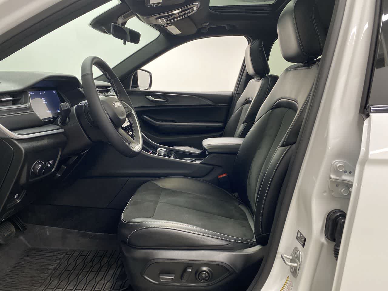 Thumbnail: 2025 Jeep Grand Cherokee - 14