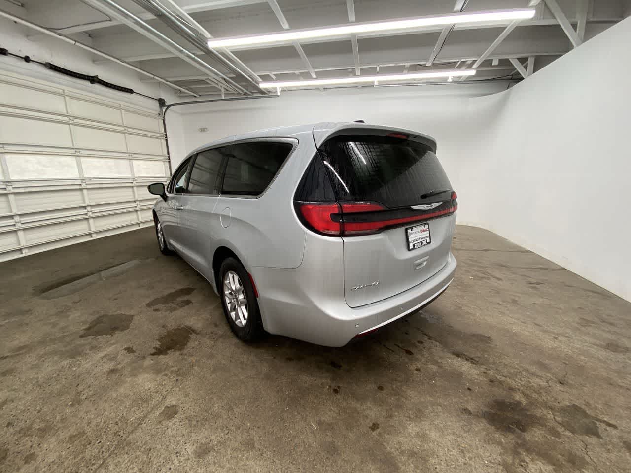 Thumbnail: 2024 Chrysler Pacifica - 4