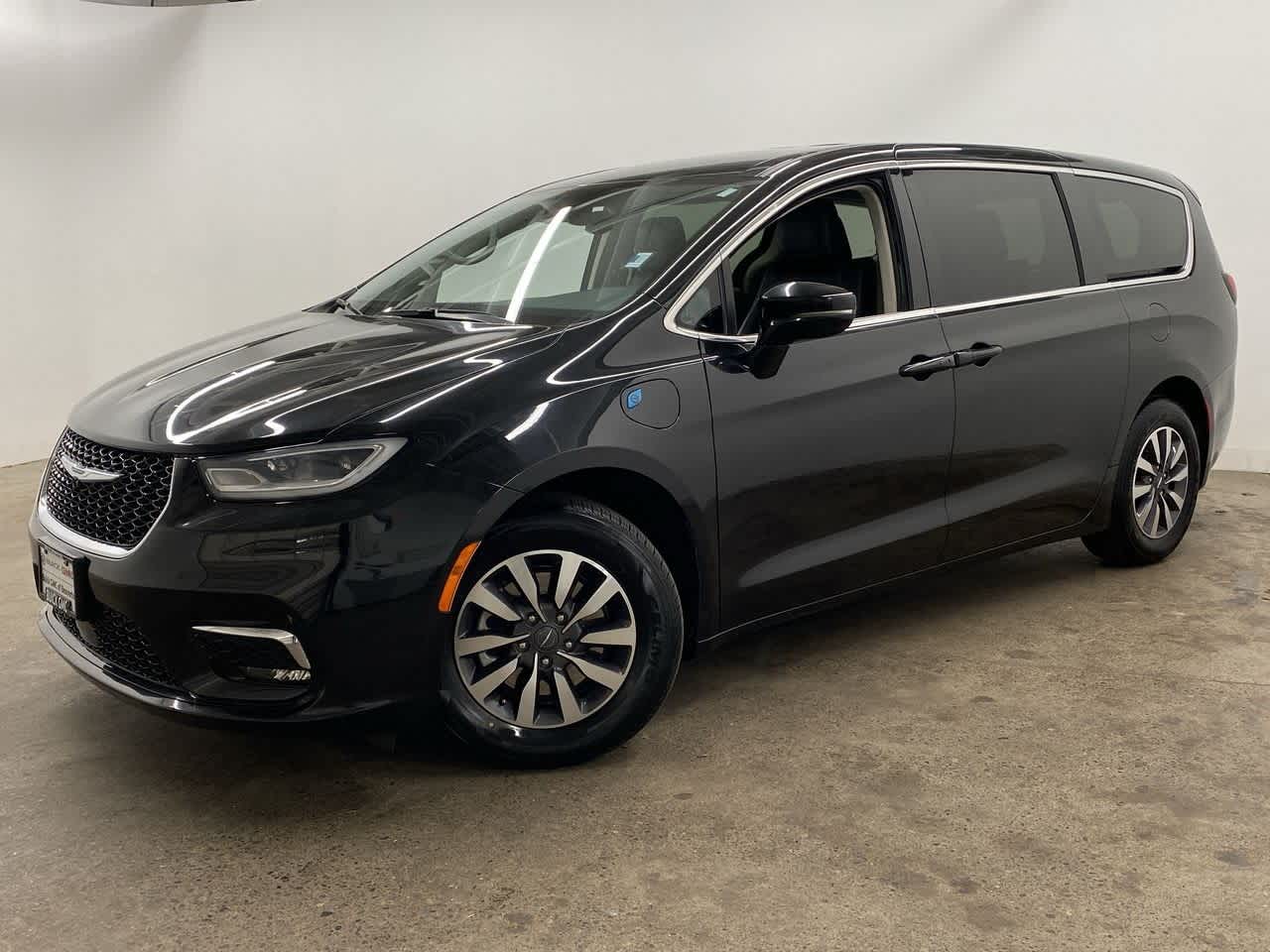 Thumbnail: 2024 Chrysler Pacifica - 1