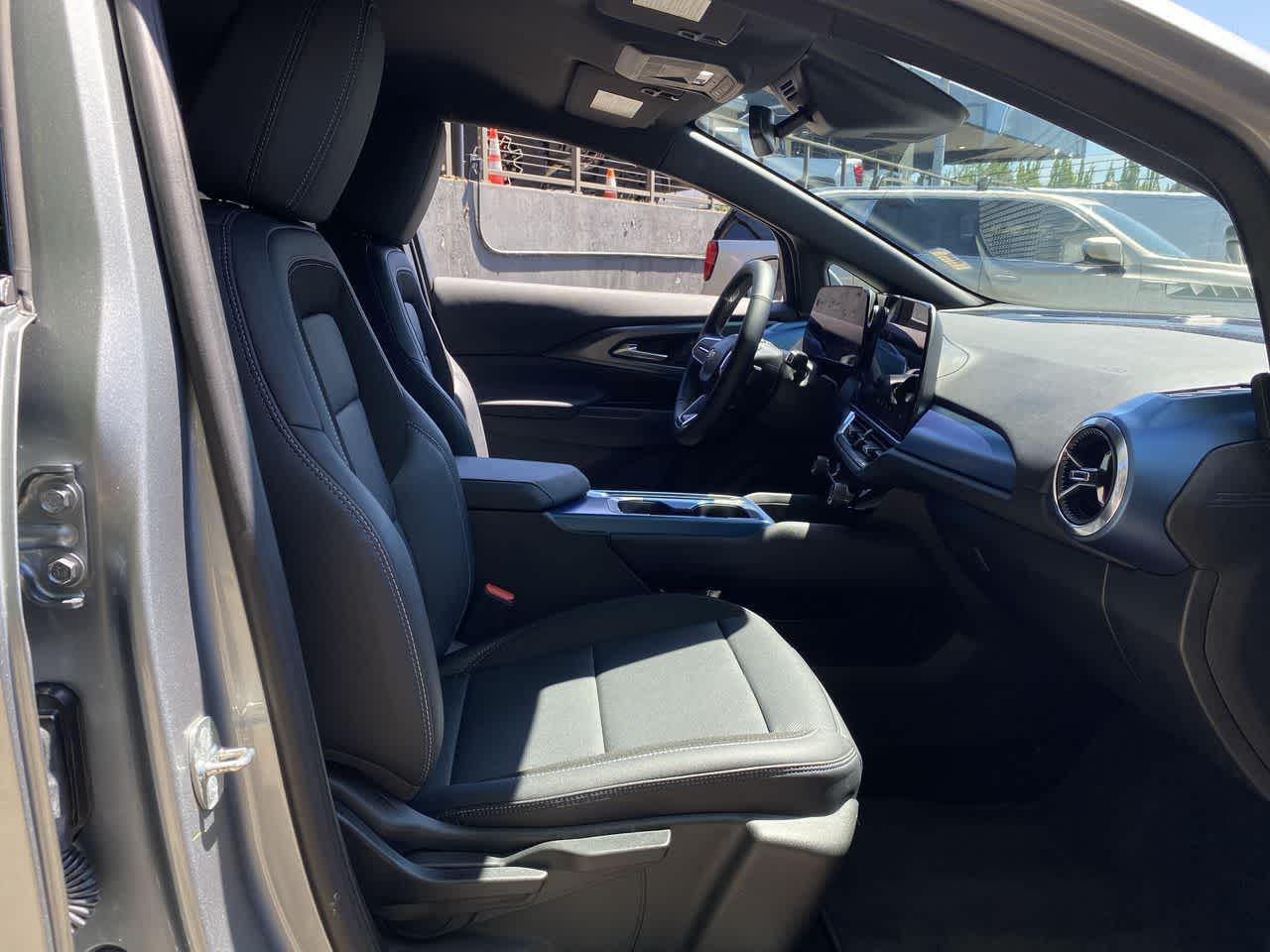 Thumbnail: 2025 Chevrolet Equinox - 18