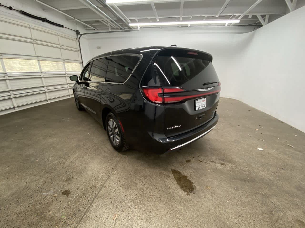 Thumbnail: 2024 Chrysler Pacifica - 4