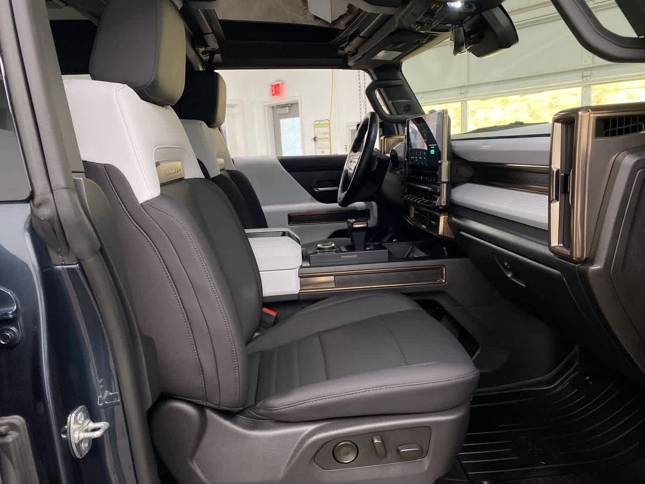 Thumbnail: 2025 GMC Hummer EV - 18