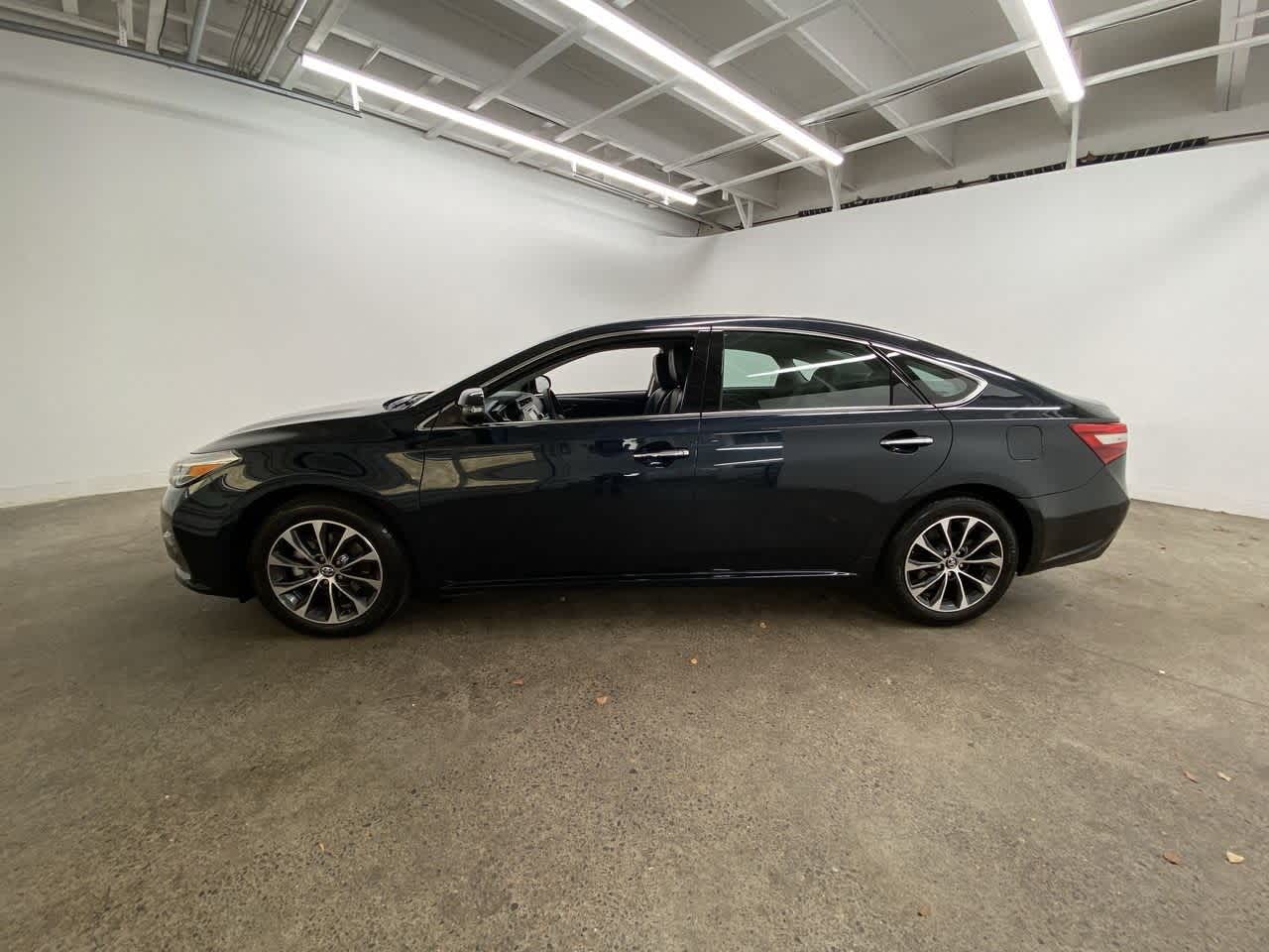 Thumbnail: 2018 Toyota Avalon - 3