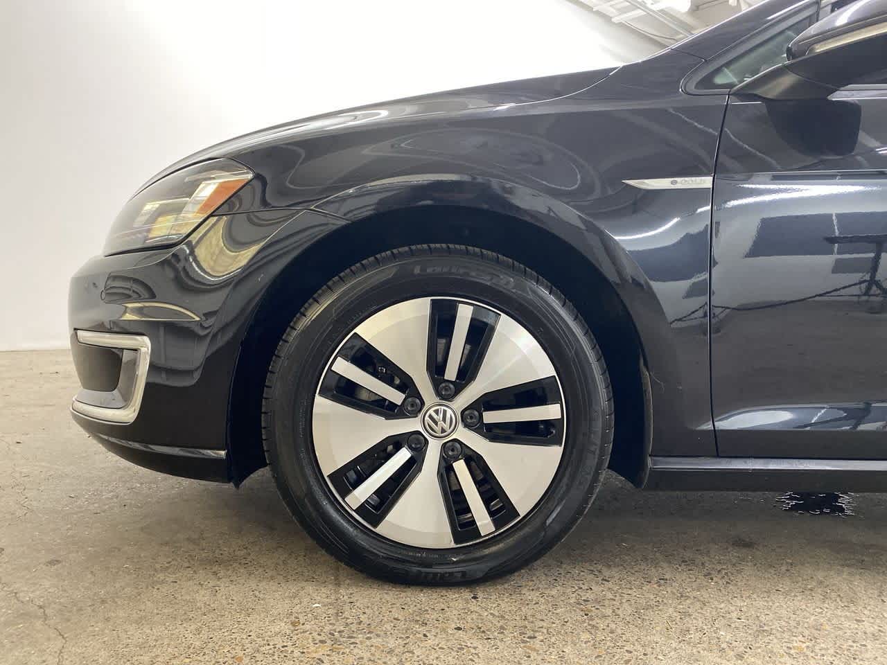 2015 Volkswagen e-Golf SEL Premium 11