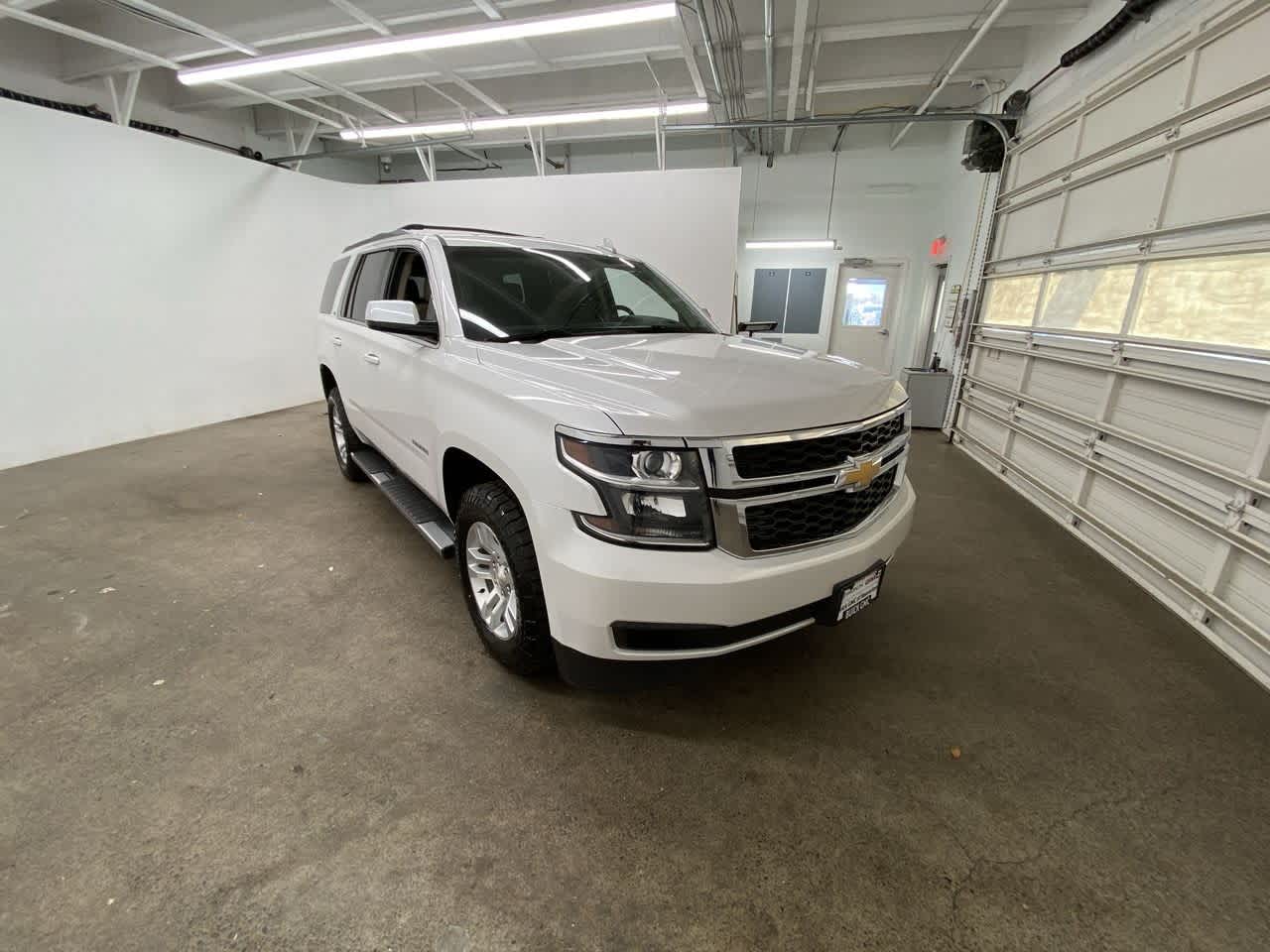 Thumbnail: 2017 Chevrolet Tahoe - 8