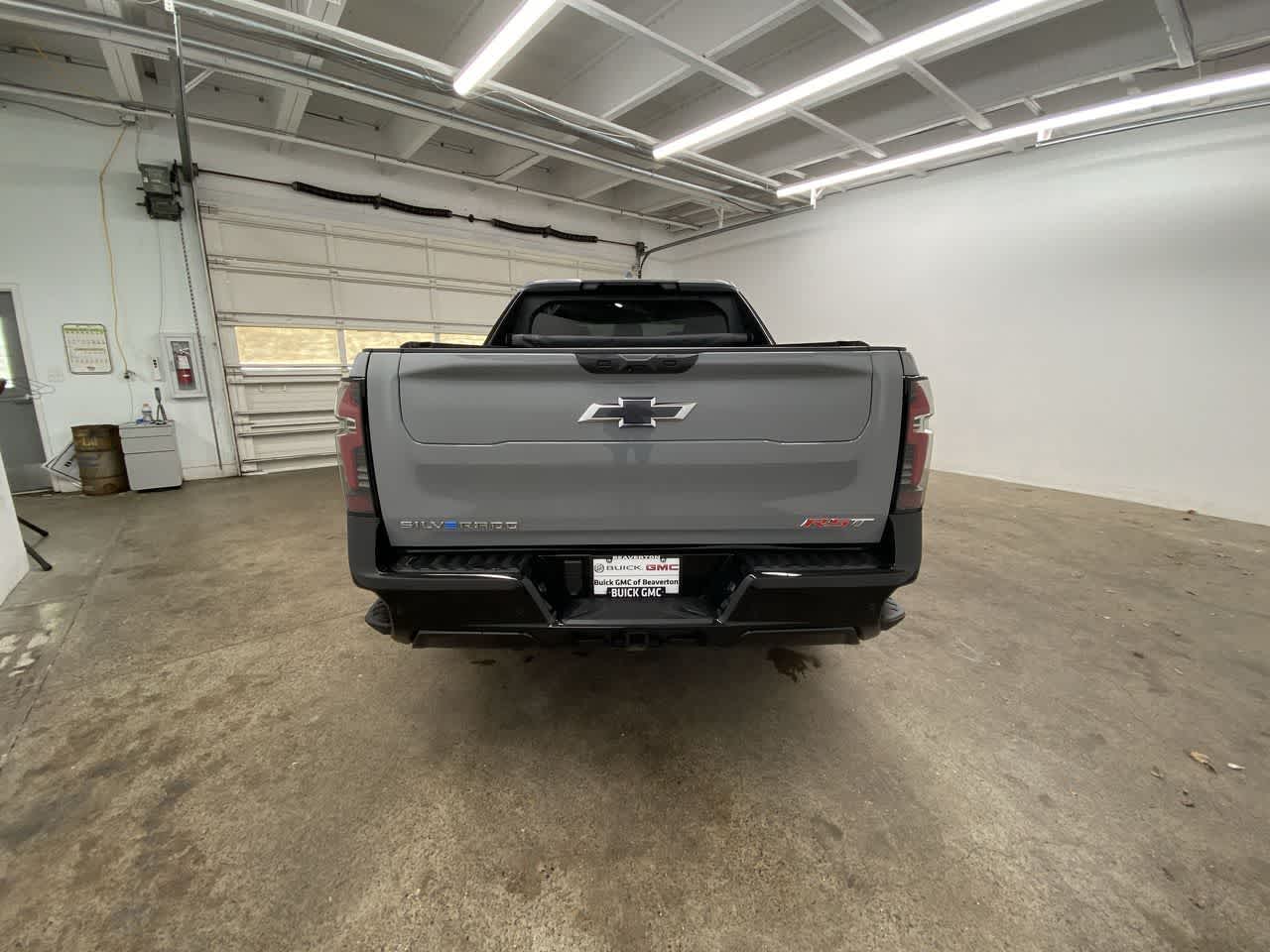 Thumbnail: 2025 Chevrolet Silverado EV - 5