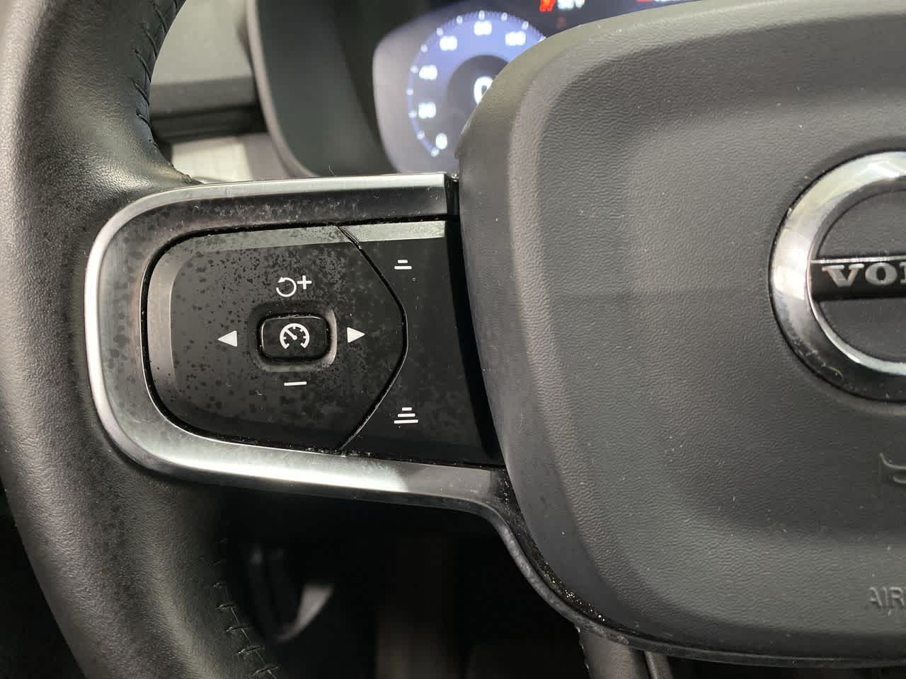 Thumbnail: 2020 Volvo XC40 - 22