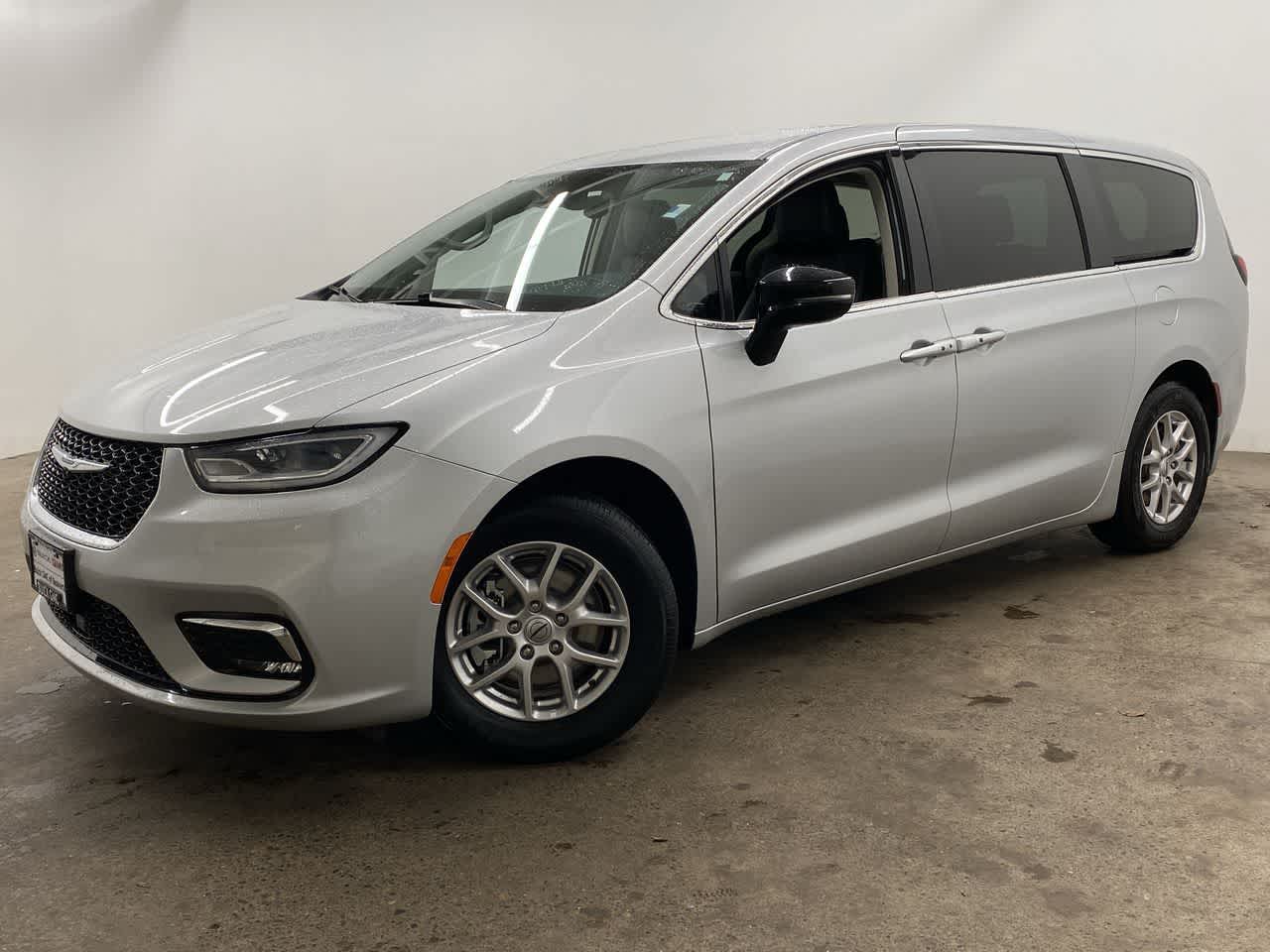 Thumbnail: 2024 Chrysler Pacifica - 1