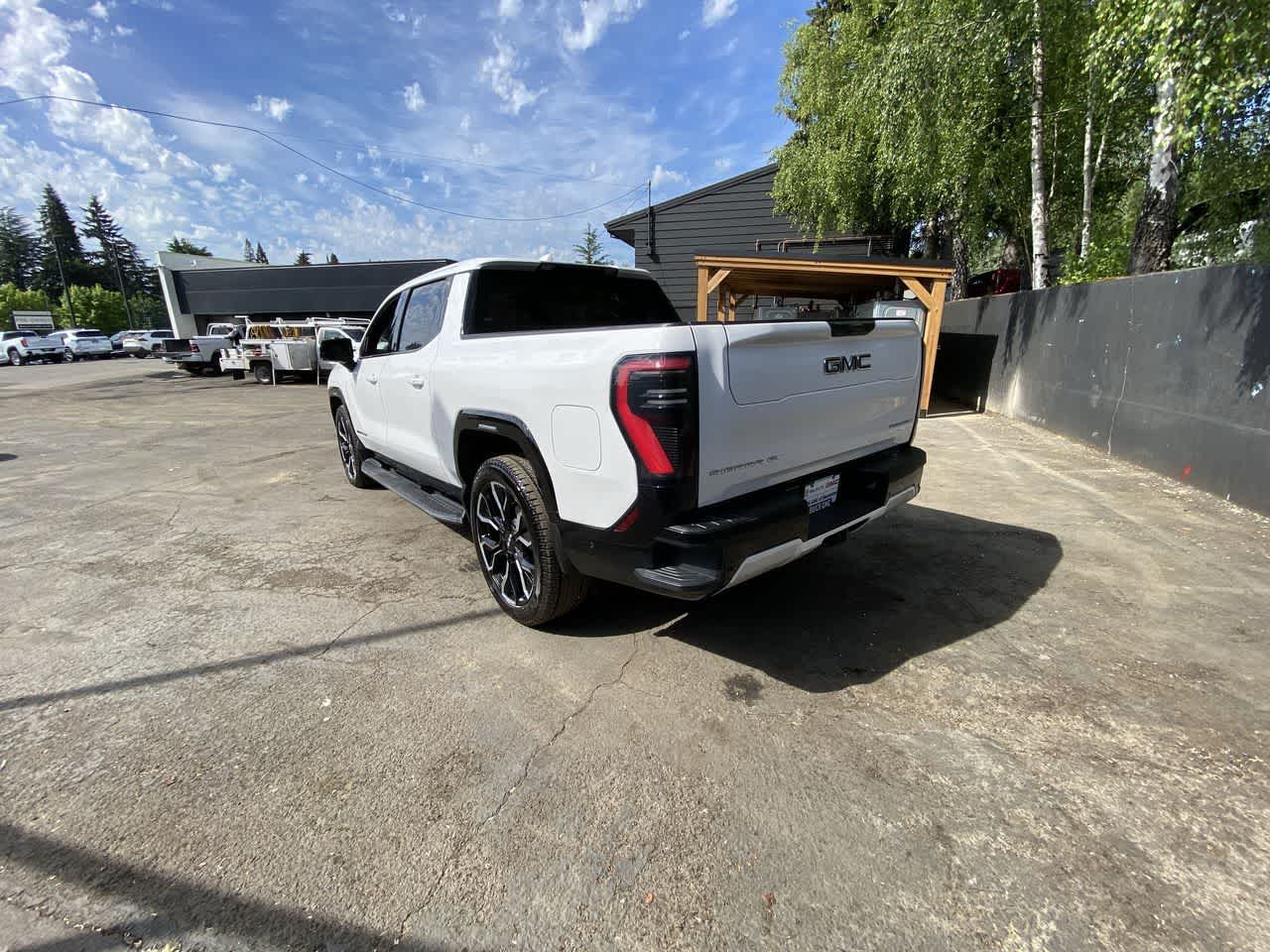 Thumbnail: 2025 GMC Sierra EV - 4