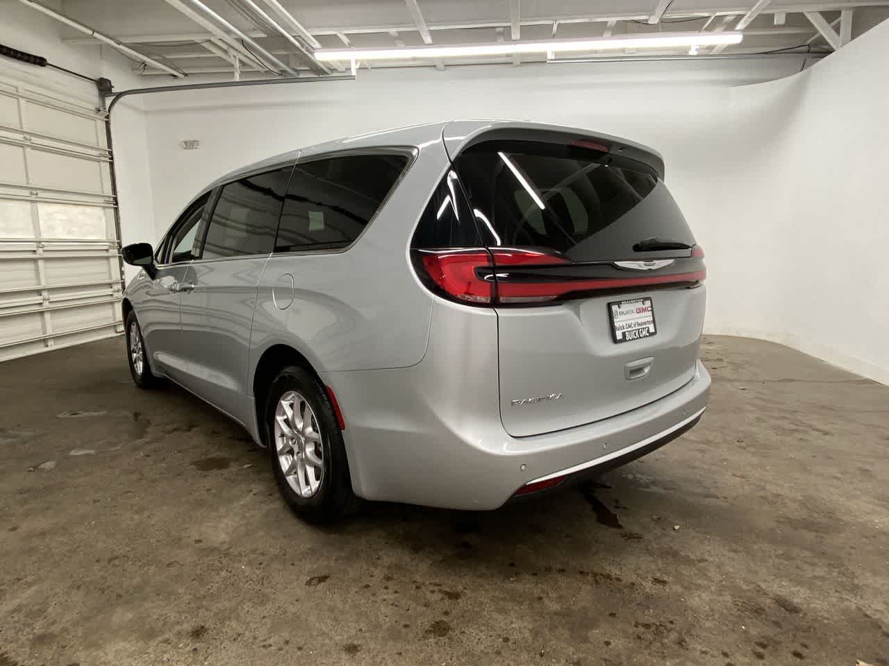 Thumbnail: 2024 Chrysler Pacifica - 4