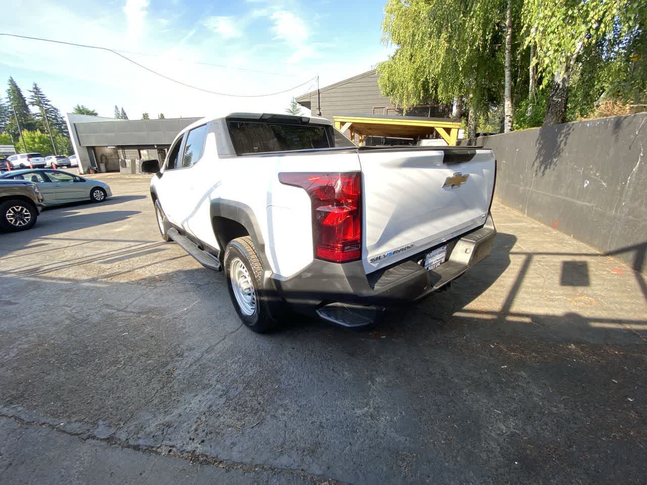 Thumbnail: 2025 Chevrolet Silverado EV - 4