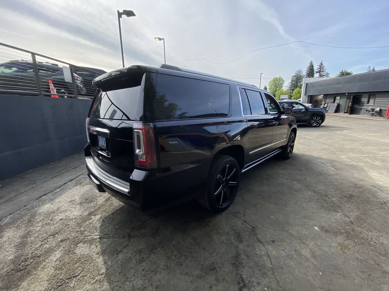 Thumbnail: 2019 GMC Yukon XL - 6