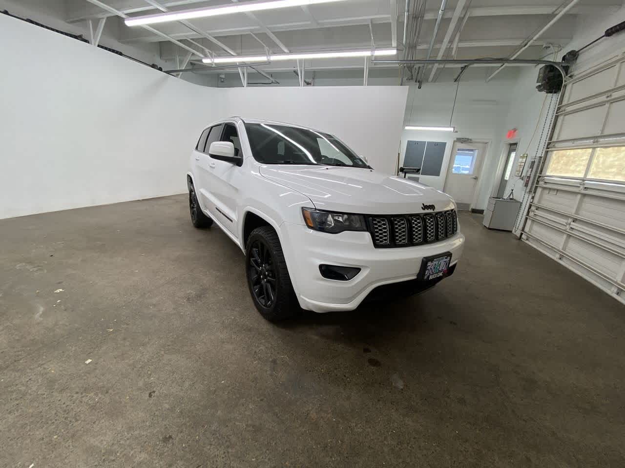 Thumbnail: 2020 Jeep Grand Cherokee - 8