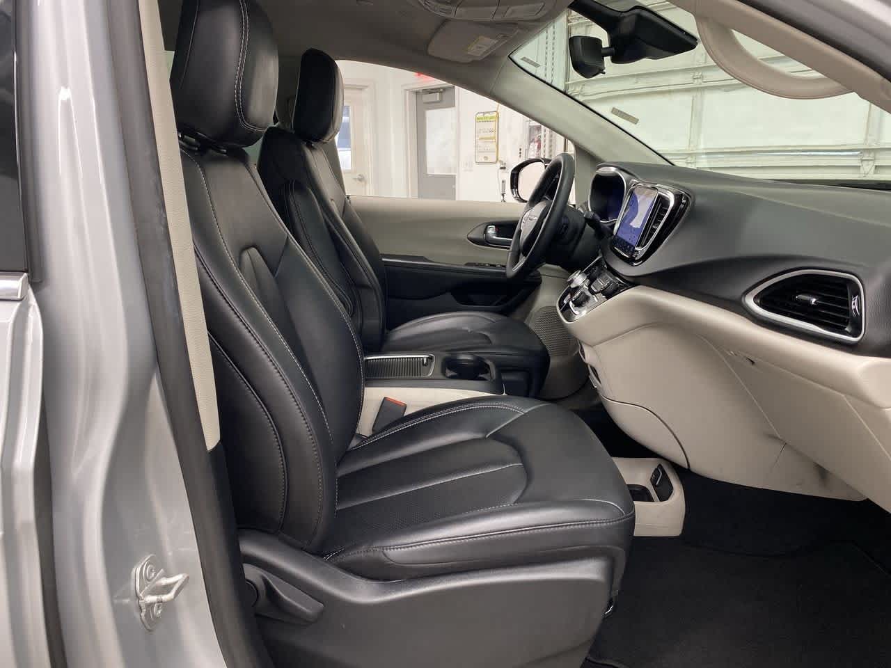 Thumbnail: 2024 Chrysler Pacifica - 18