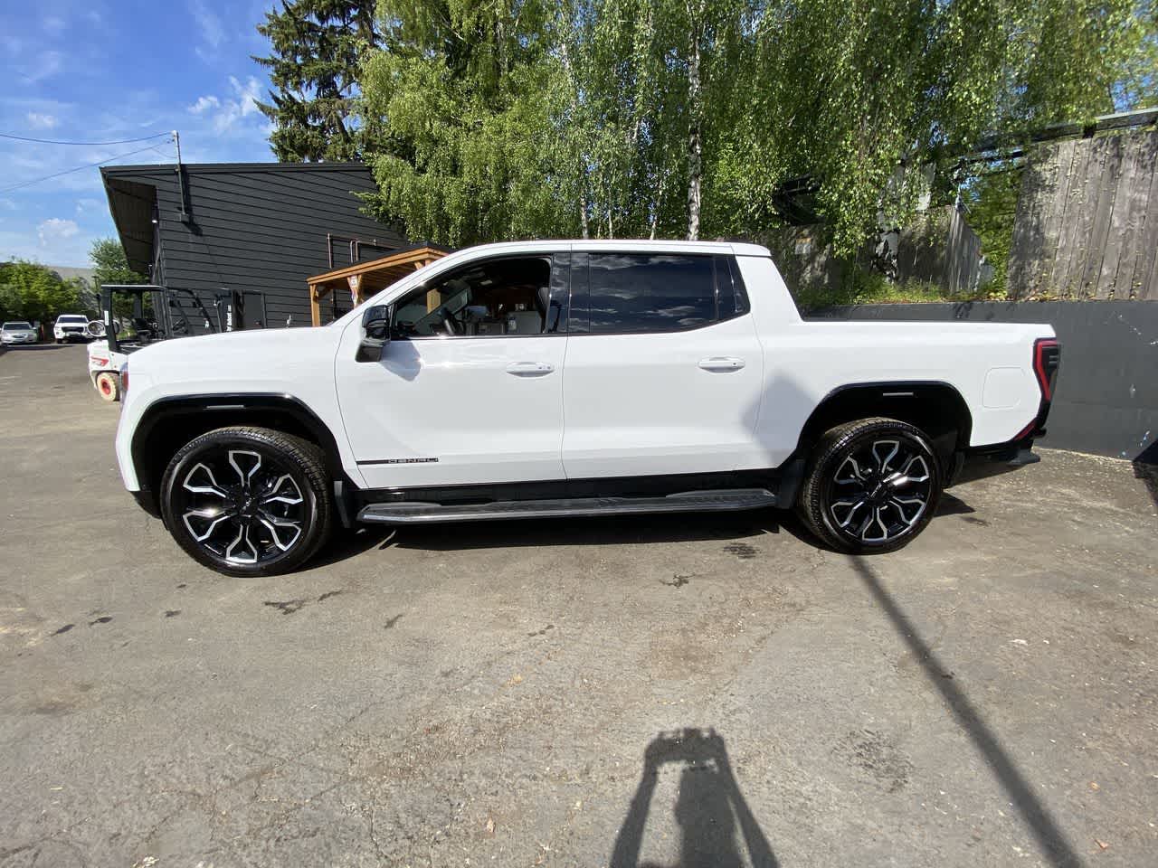 Thumbnail: 2025 GMC Sierra EV - 3