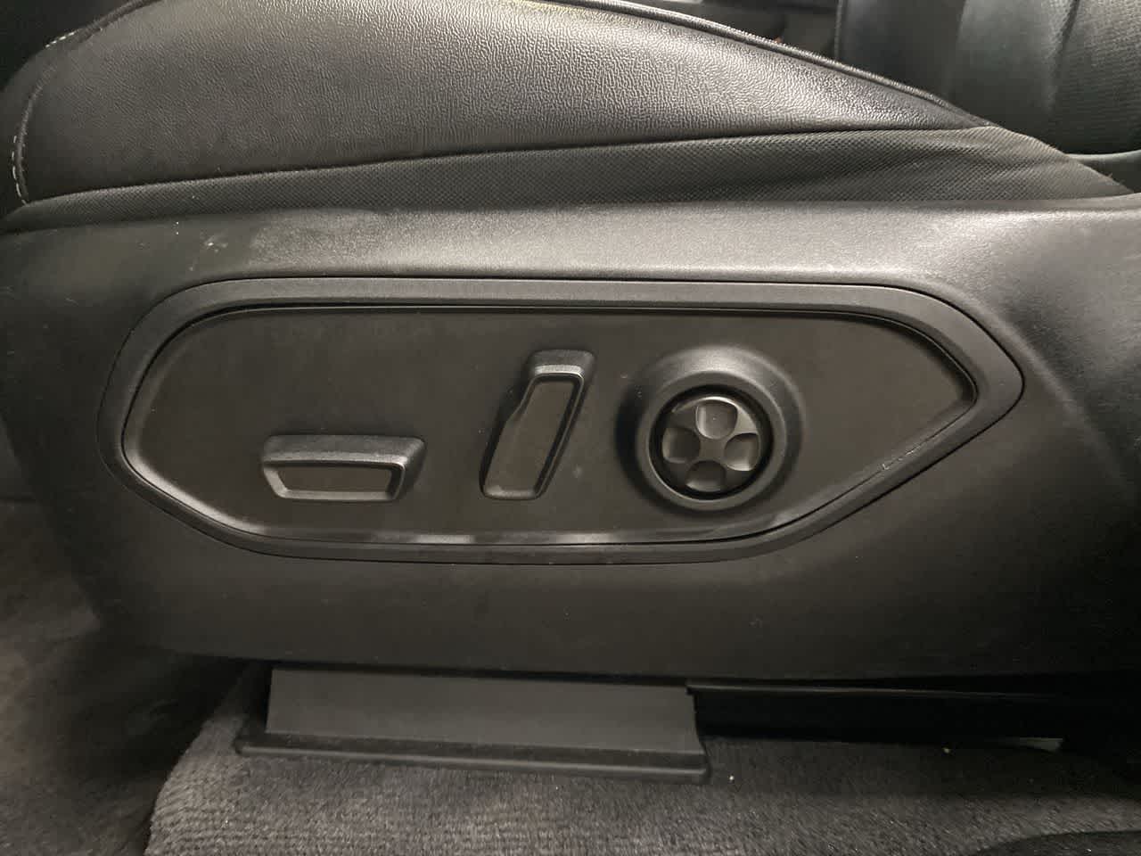 Thumbnail: 2022 Jeep Grand Cherokee - 14