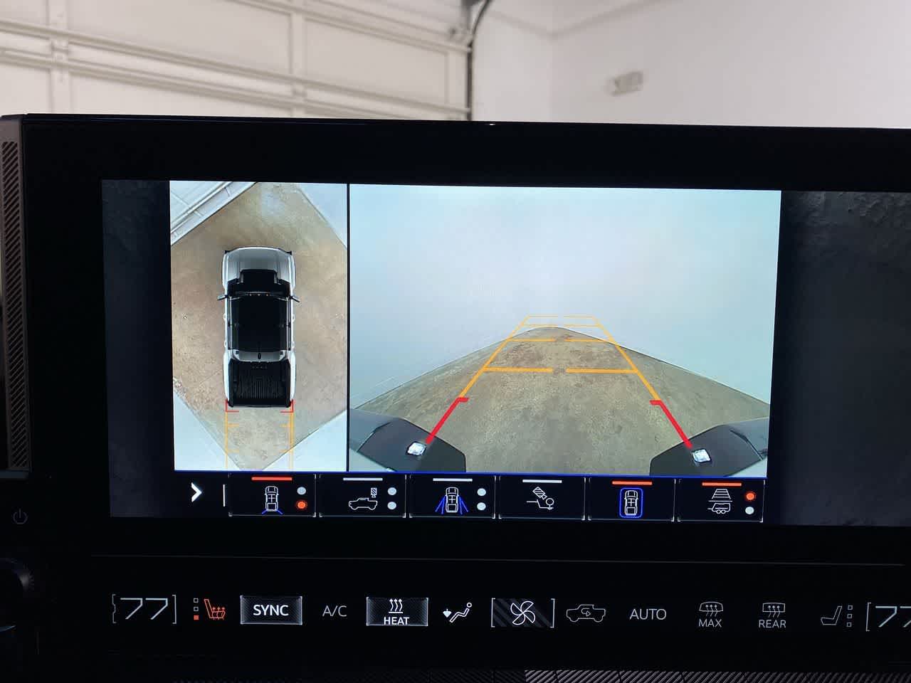 Thumbnail: 2024 GMC Hummer EV - 25