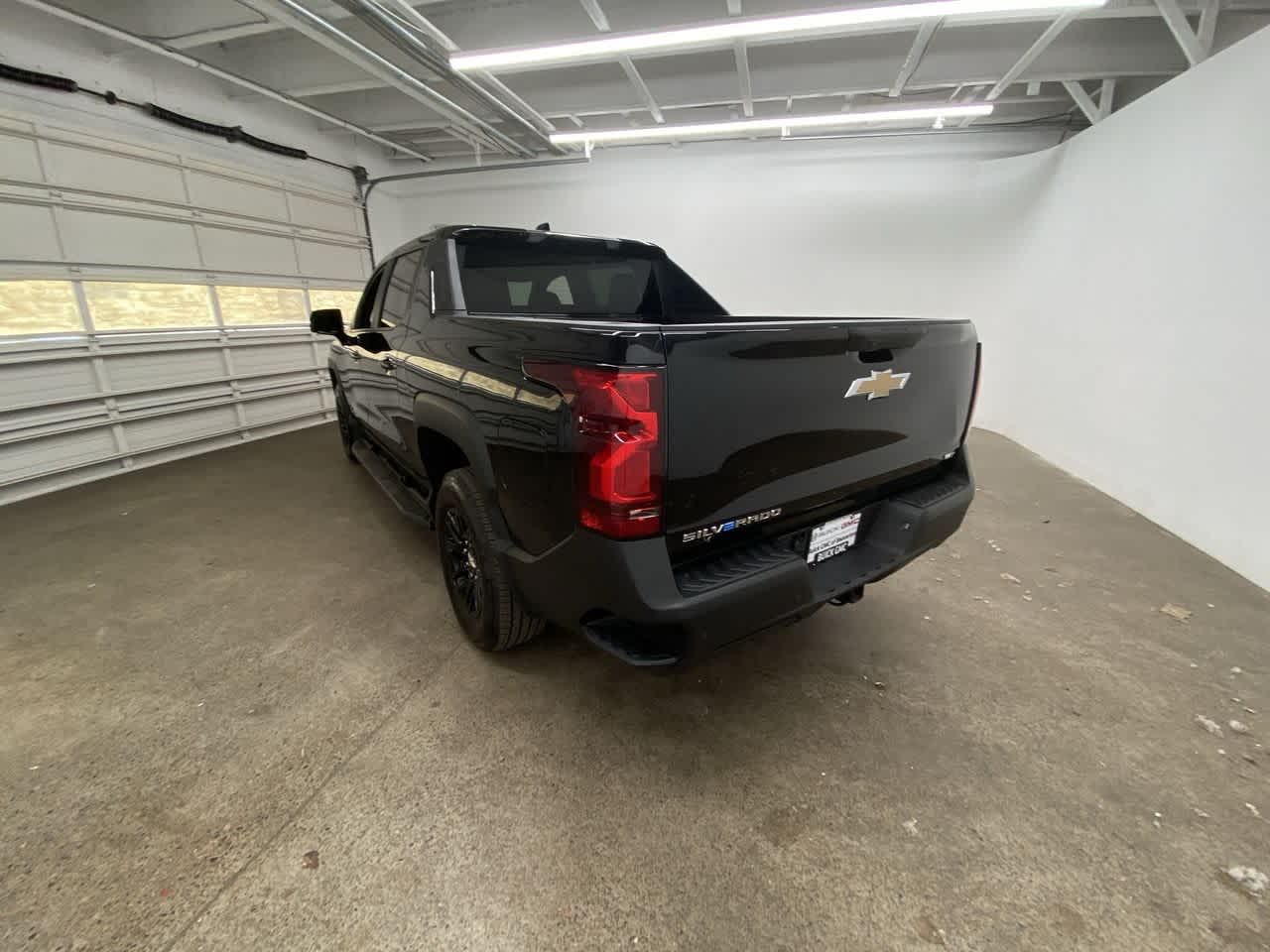 Thumbnail: 2024 Chevrolet Silverado EV - 4