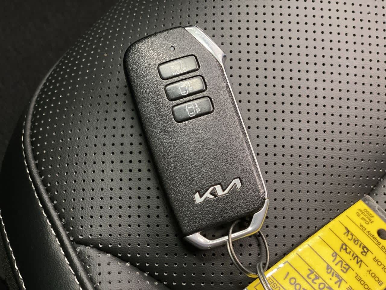 Thumbnail: 2022 Kia EV6 - 30