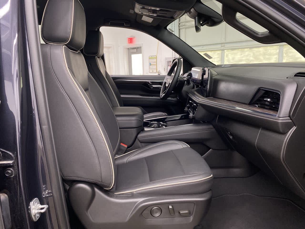 Thumbnail: 2025 Chevrolet Tahoe - 18