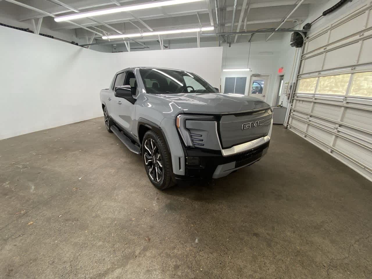 2024 GMC Sierra EV Denali 8