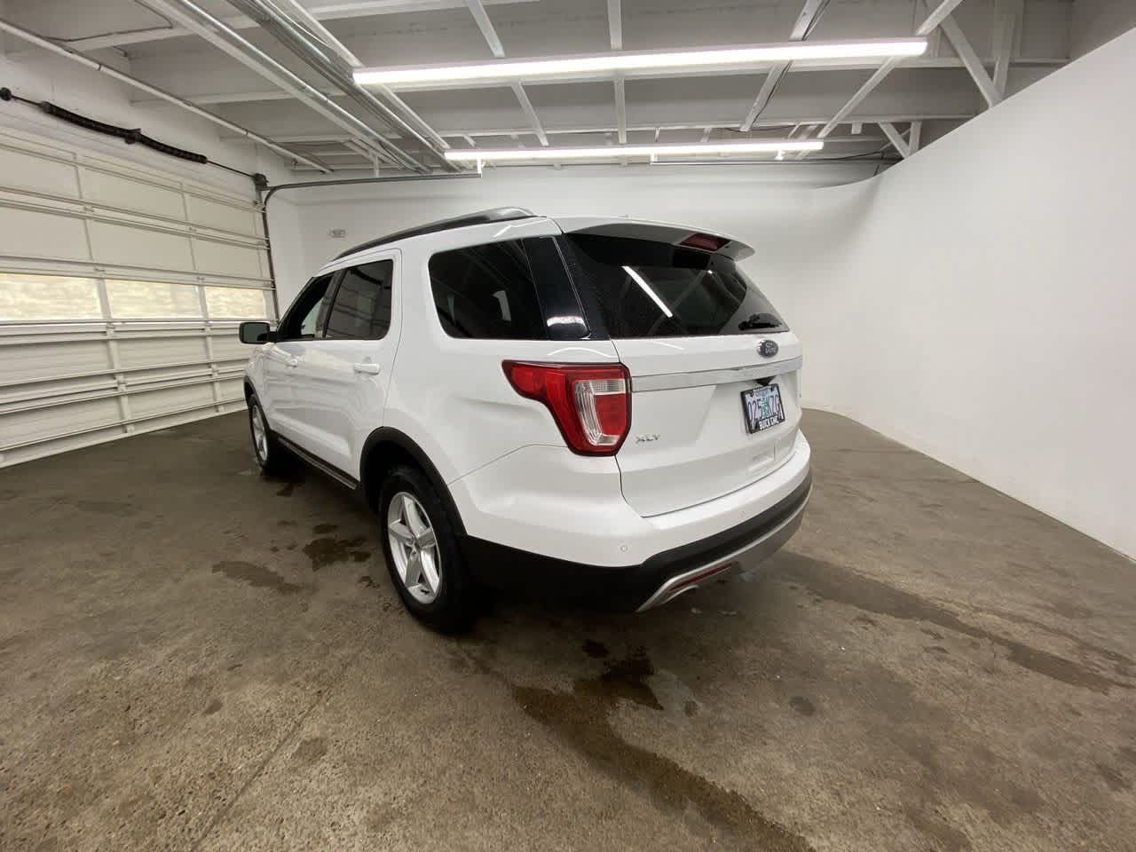 Thumbnail: 2016 Ford Explorer - 4