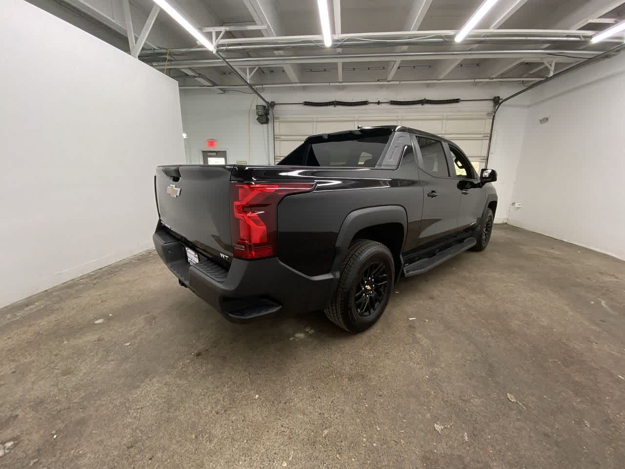 Thumbnail: 2024 Chevrolet Silverado EV - 6