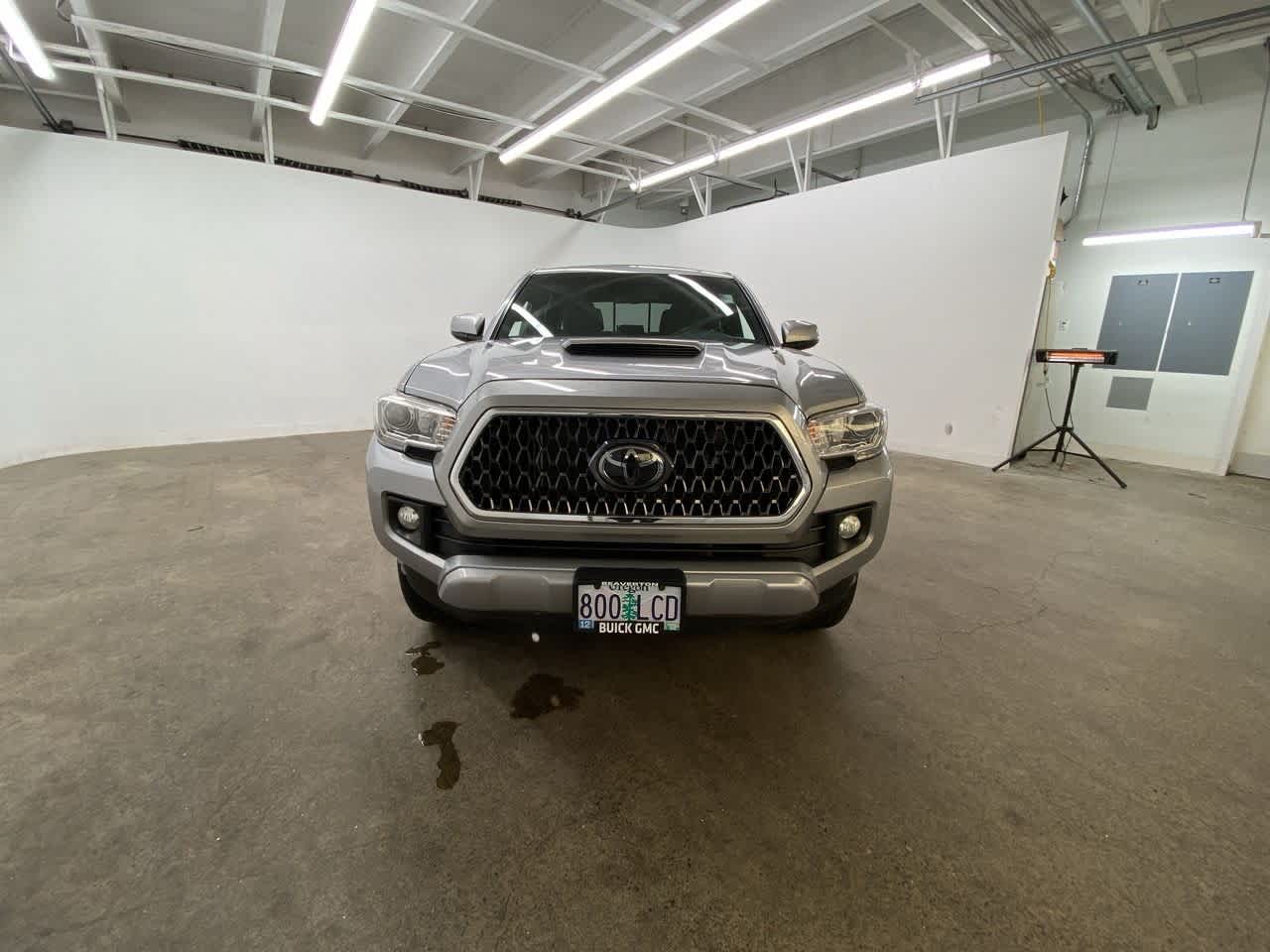 Thumbnail: 2018 Toyota Tacoma - 9