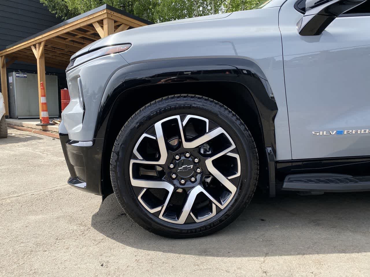 Thumbnail: 2025 Chevrolet Silverado EV - 11