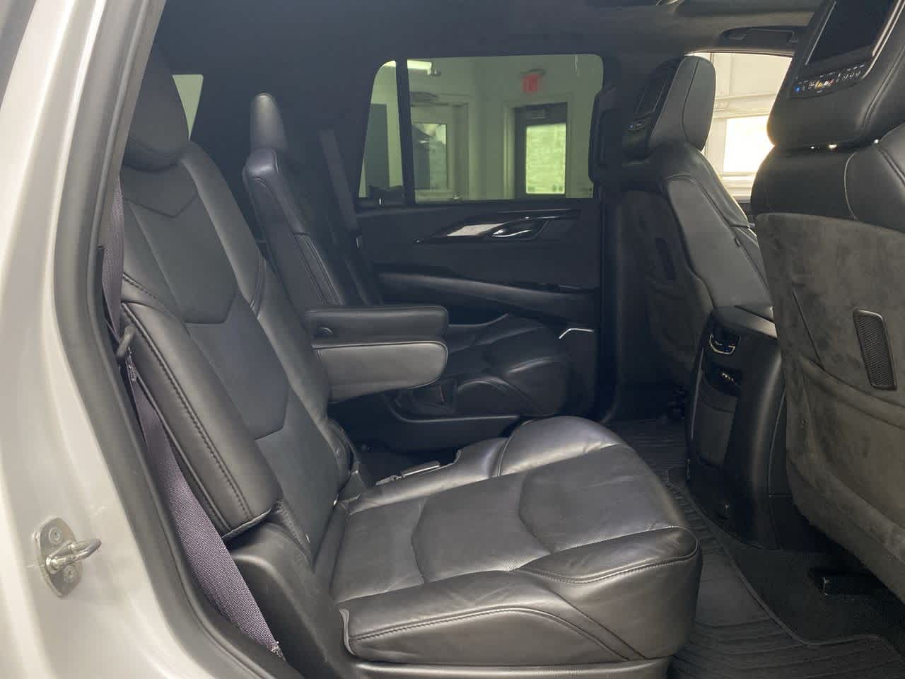 Thumbnail: 2016 Cadillac Escalade - 18