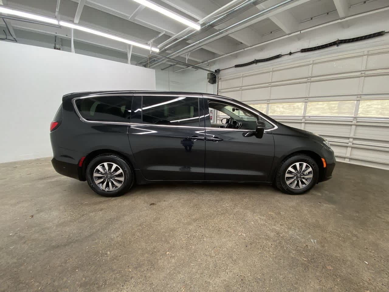 Thumbnail: 2024 Chrysler Pacifica - 7